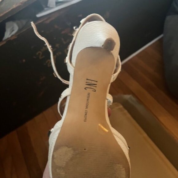 INC white shoes size 7 - Picture 3 of 5